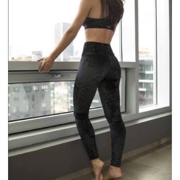 NWT Victoria's Secret PINK Ultimate Green Crushed Velvet Yoga Leggings Size M - Picture 1 of 10